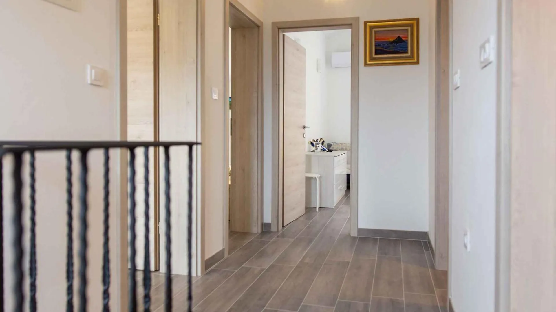 Holiday Home In Drivenik 39098