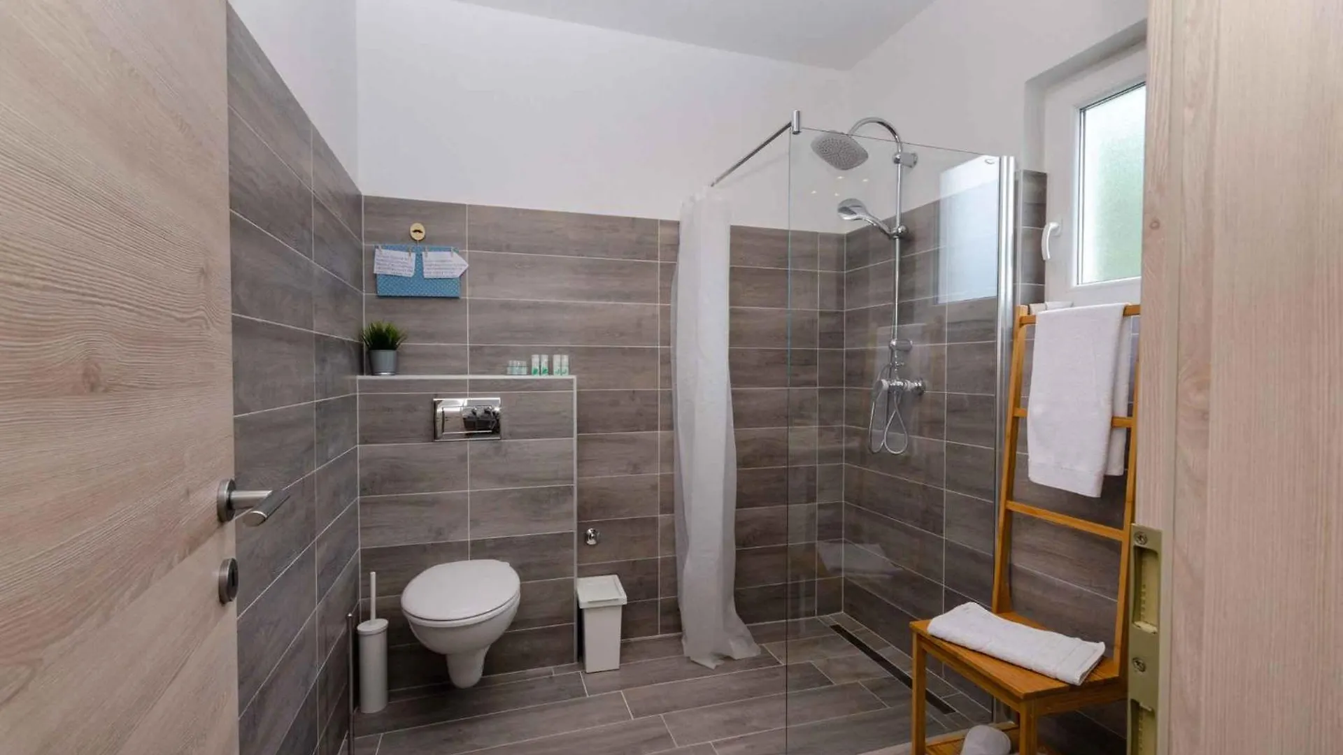 Holiday Home In Drivenik 39098