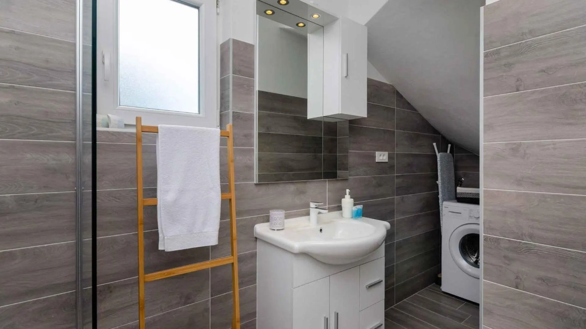 Holiday Home In Drivenik 39098