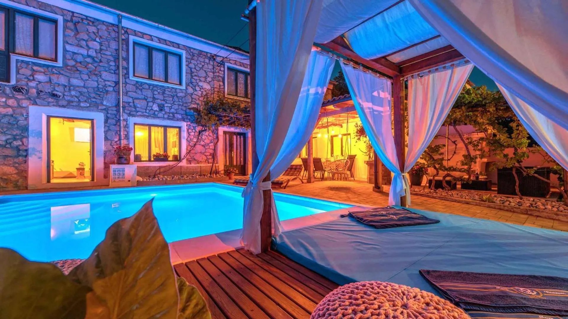 Holiday Home In Drivenik 39098