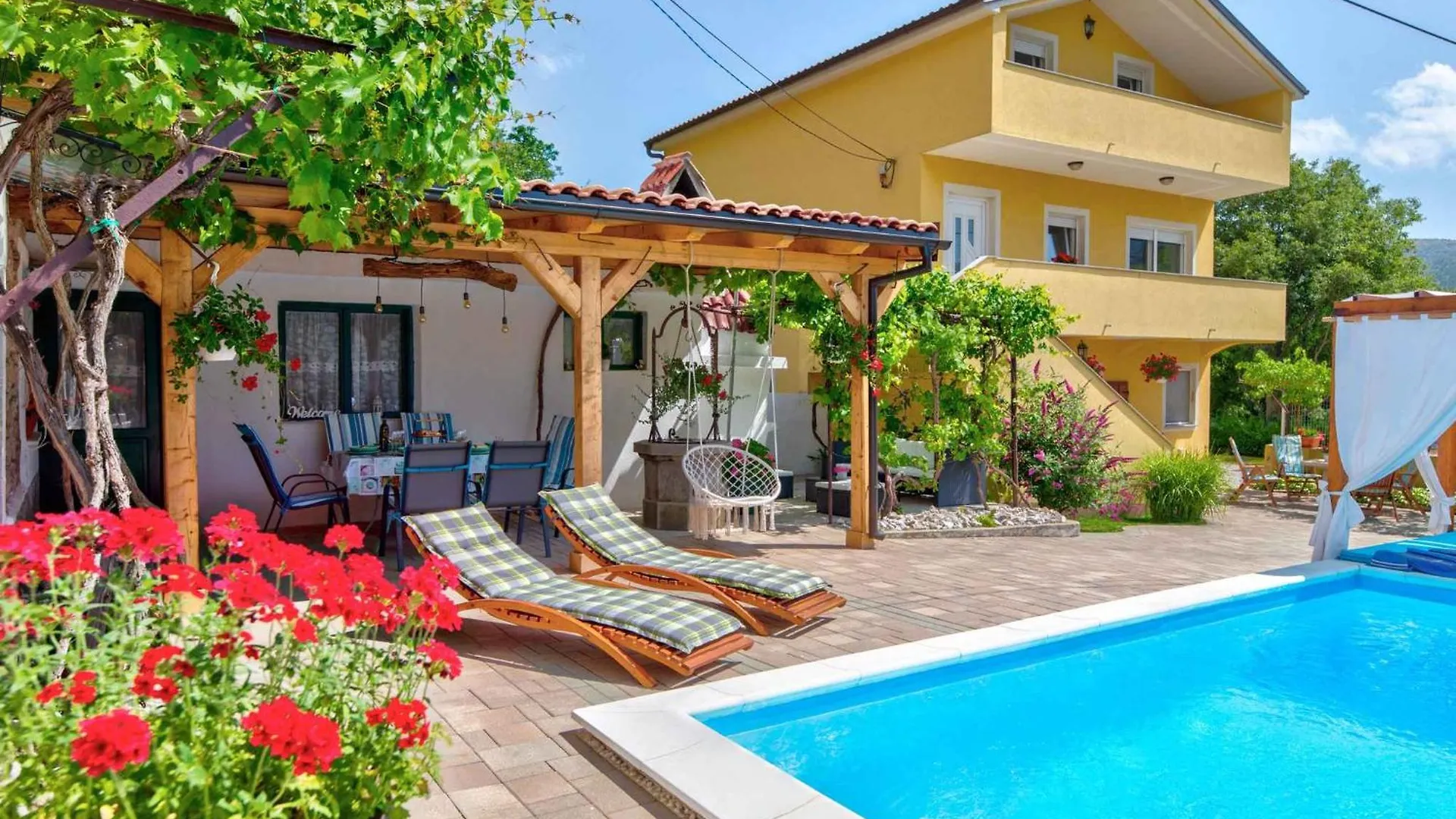 Holiday Home In Drivenik 39098
