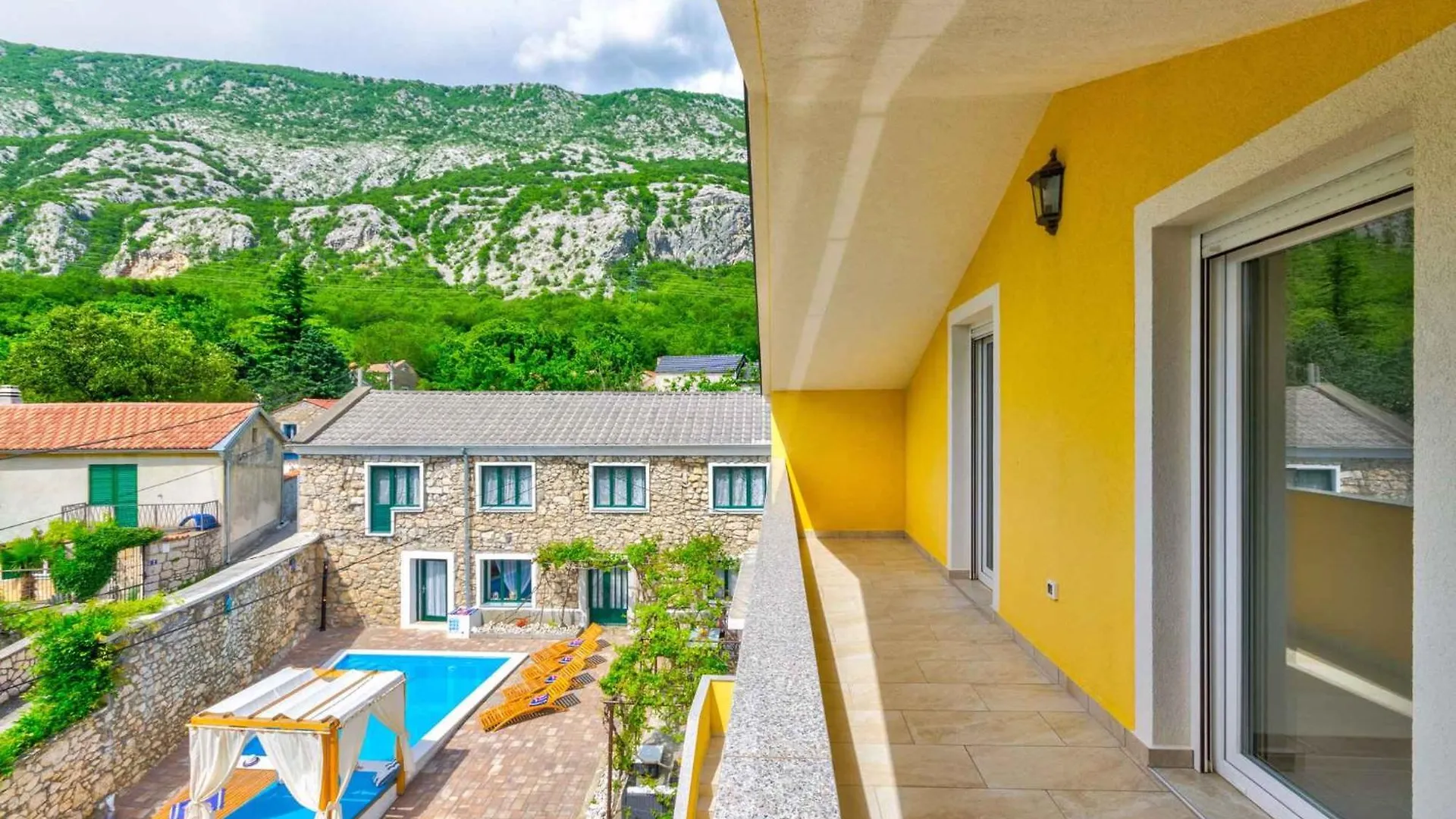 Holiday Home In Drivenik 39098